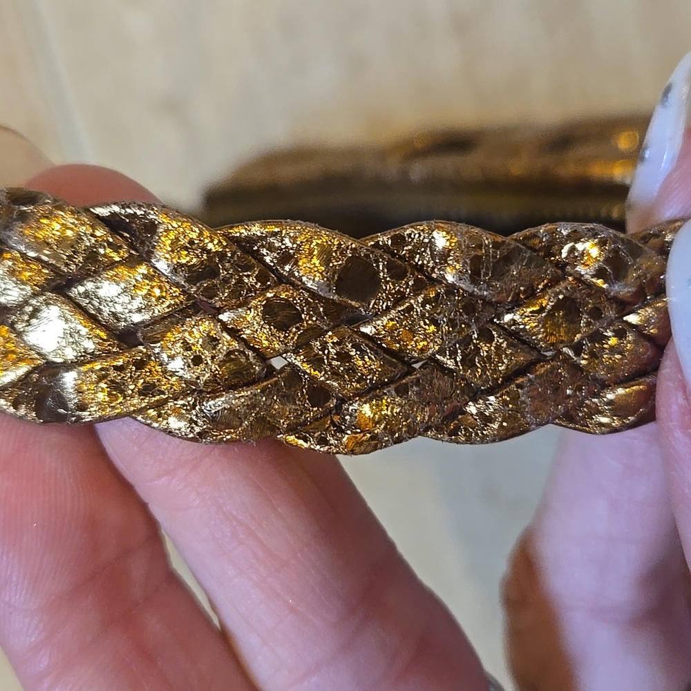 Kristen Aronsson Metallic Patterned Gold Zipper Clutch - Picture 4 of 9